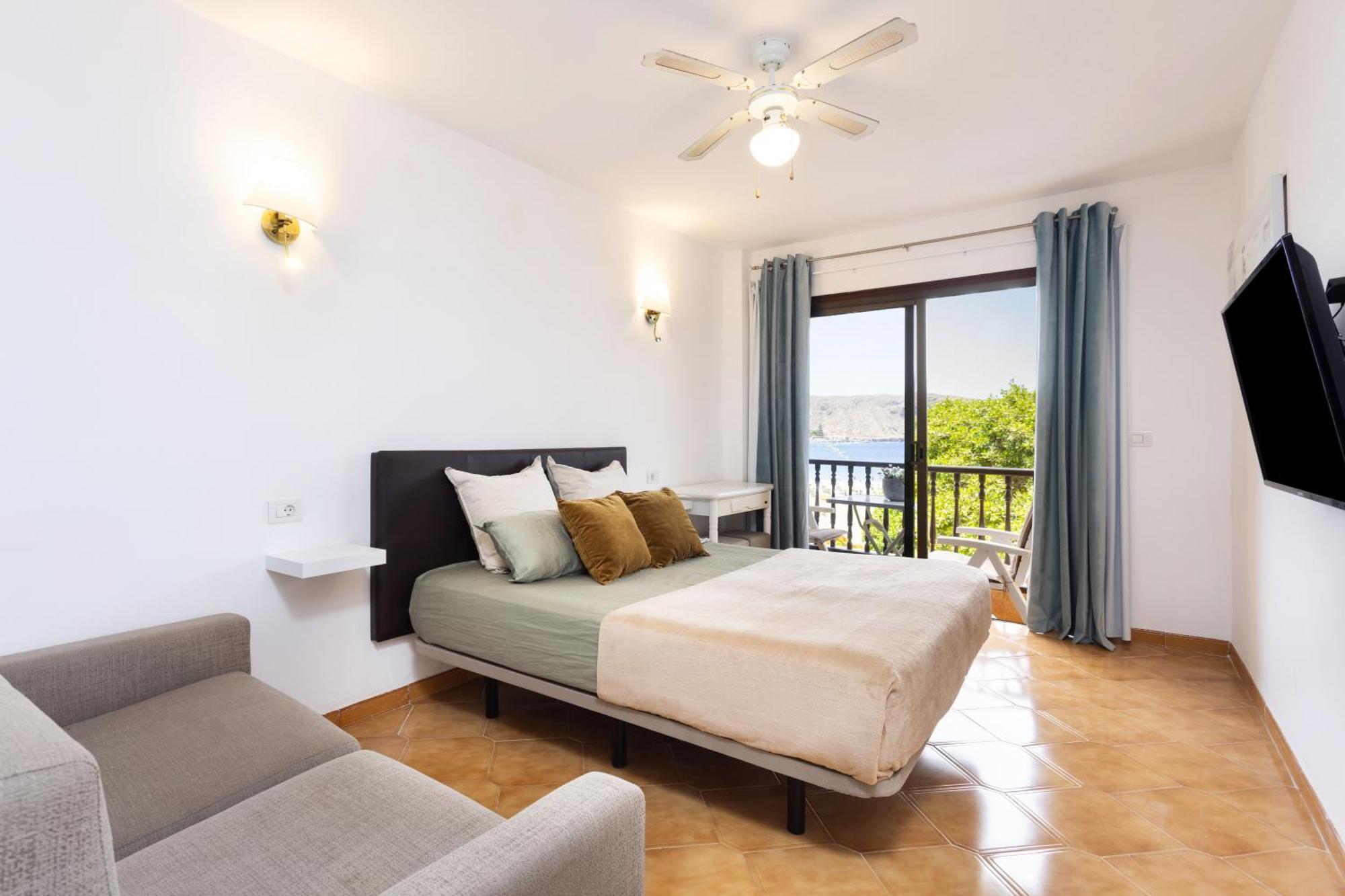 לוס כריסטיאנוס Classbnb - Seafront Studio With Beach View In The Center Of Los Cristianos מראה חיצוני תמונה